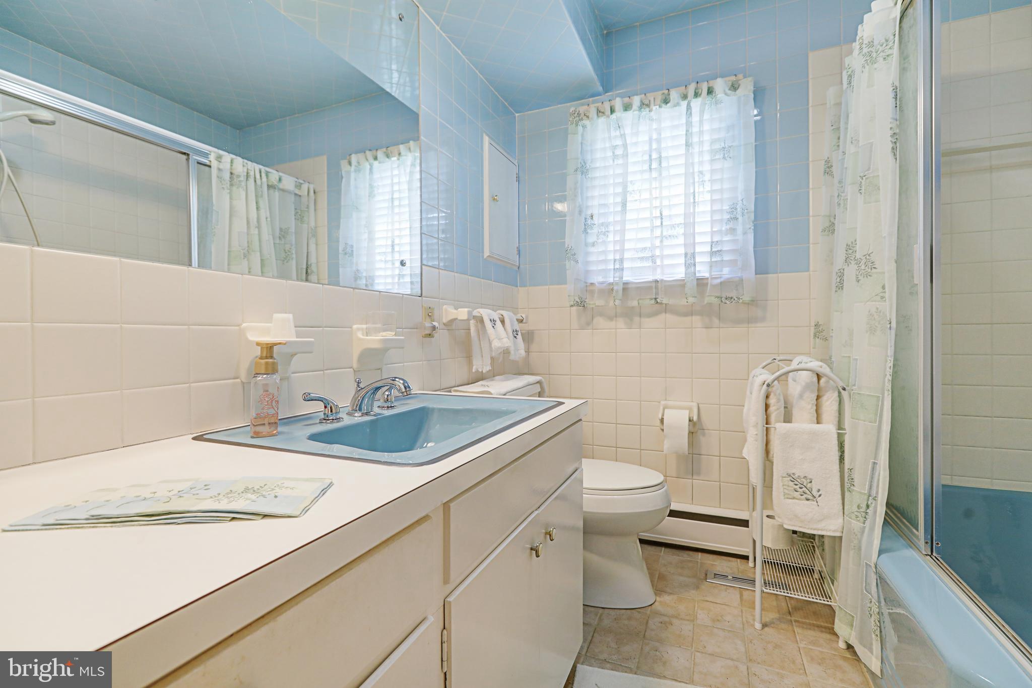 824 Windsor Road Cumberland, MD 21502 - Photo 21 of 28 Shared bath...