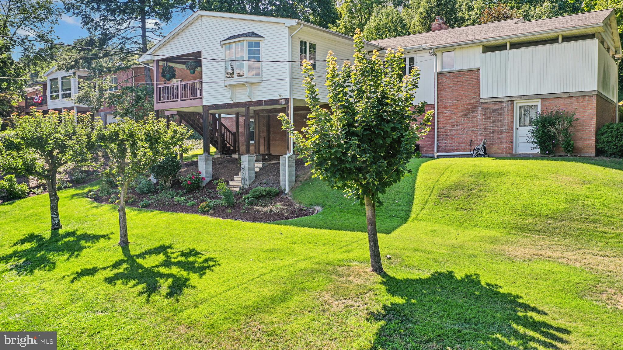 824 Windsor Road Cumberland, MD 21502 - Photo 3 of 28 FABULOUS great room + deck addt'n!