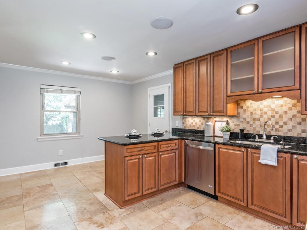 5609 Murrayhill Road Charlotte, NC 28210 - Photo 10 of 27 Gallery Image 10
