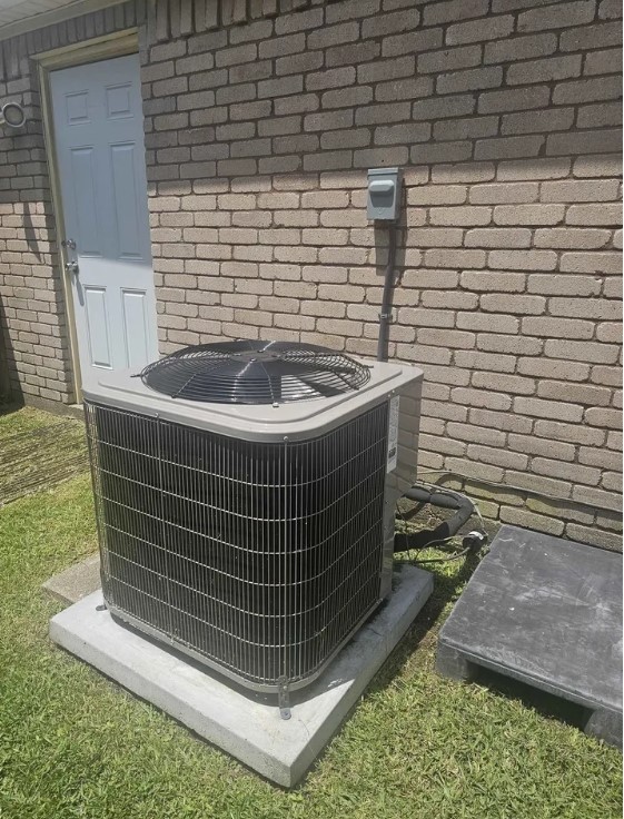 207 Thorn Ridge Street Bridge City, TX 77611 - Photo 19 of 19 a bathroom with a sink