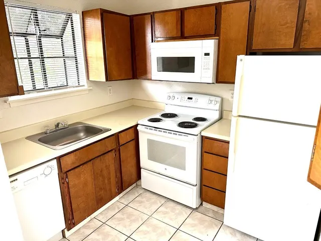 $850 | 7901 Cambridge Street, Unit 16, Houston, TX 77054