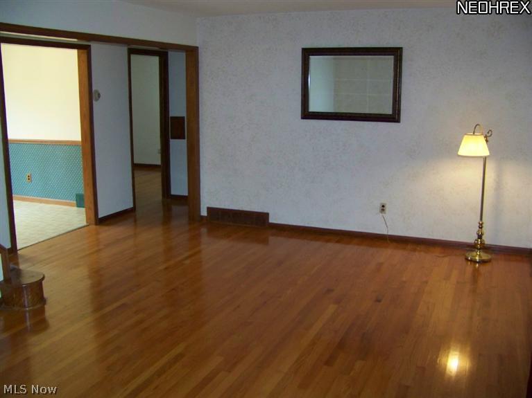 7549 Webster Road Cleveland, OH 44130 - Photo 4 of 12 Gallery Image 4