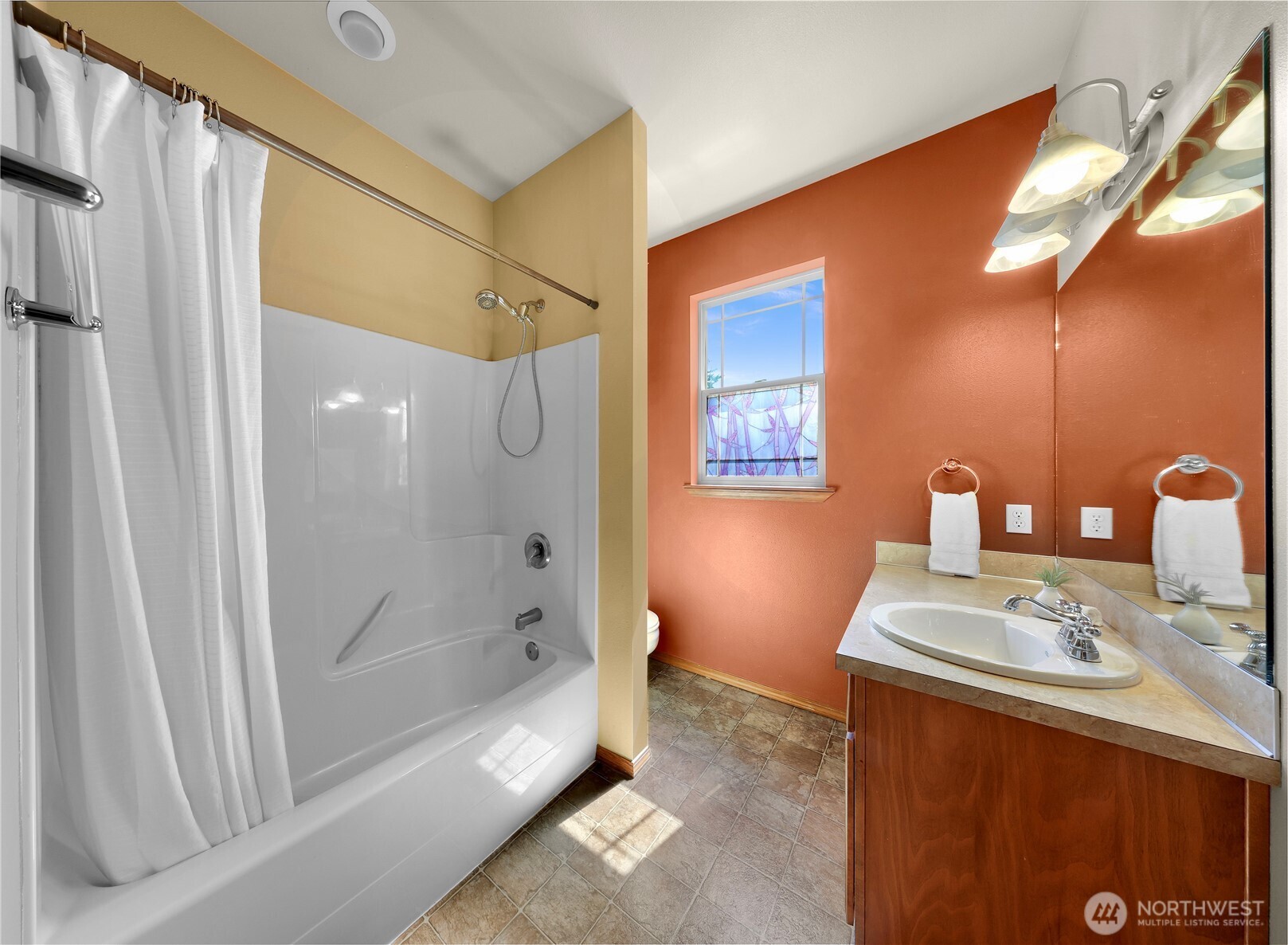 3217 Locust Avenue Bellingham, WA 98225 - Photo 25 of 33