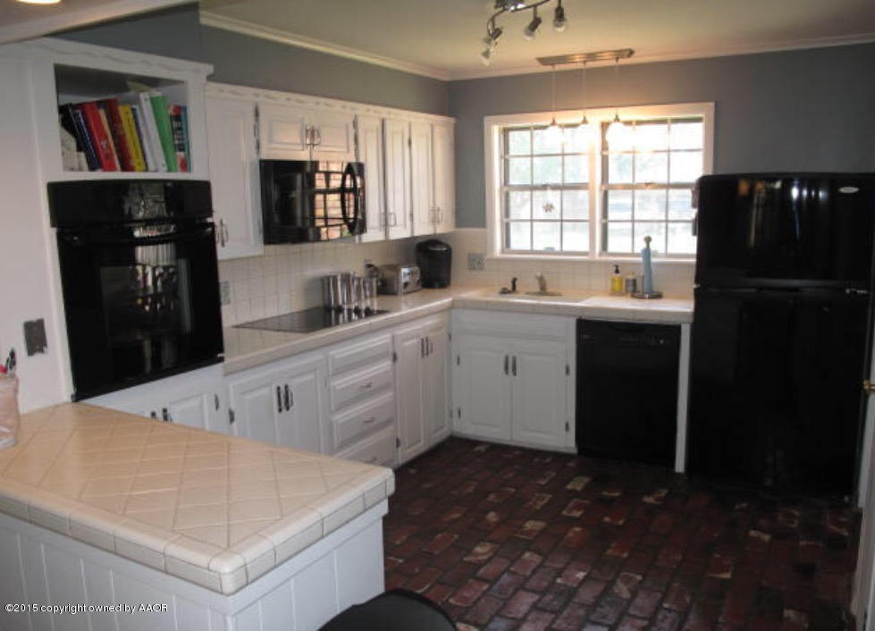 6217 Hanson Road Amarillo, TX 79106 - Photo 11 of 17 Kitchen Hanson
