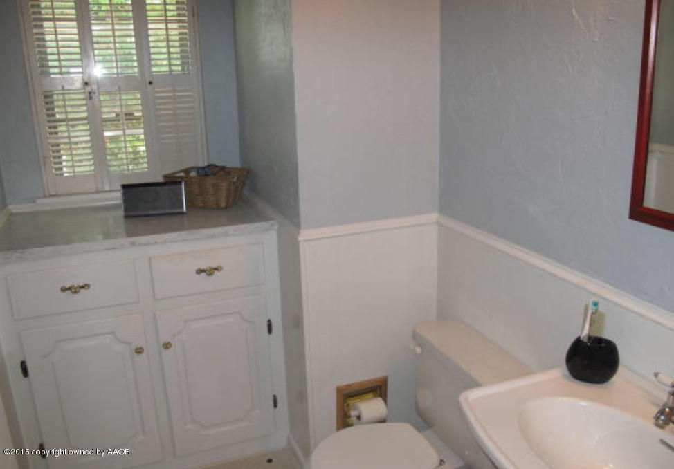 6217 Hanson Road Amarillo, TX 79106 - Photo 14 of 17 Bathroom 2 Hanson