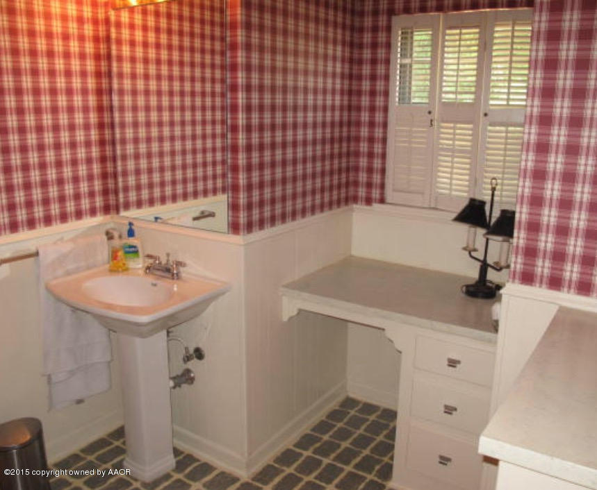 6217 Hanson Road Amarillo, TX 79106 - Photo 16 of 17 Bathroom 3 Hanson