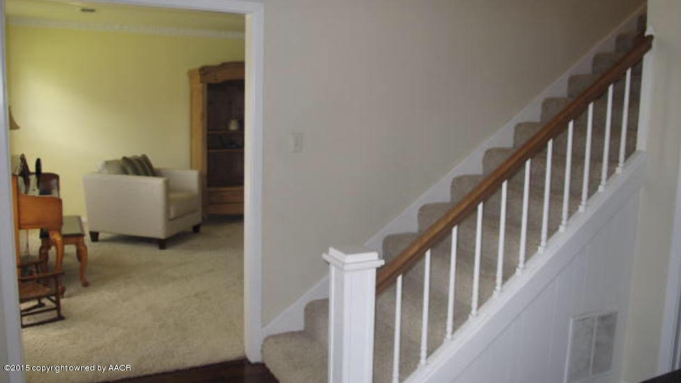 6217 Hanson Road Amarillo, TX 79106 - Photo 3 of 17 Staircase Hanson