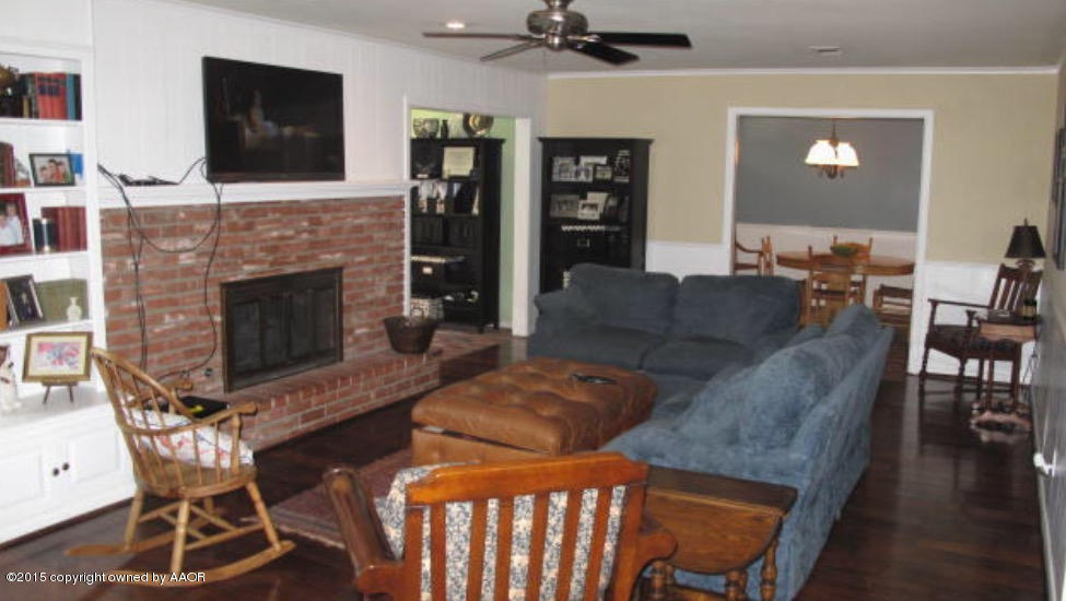 6217 Hanson Road Amarillo, TX 79106 - Photo 6 of 17 Third view of Den
