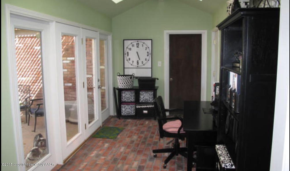 6217 Hanson Road Amarillo, TX 79106 - Photo 10 of 17 Sunroom Hanson