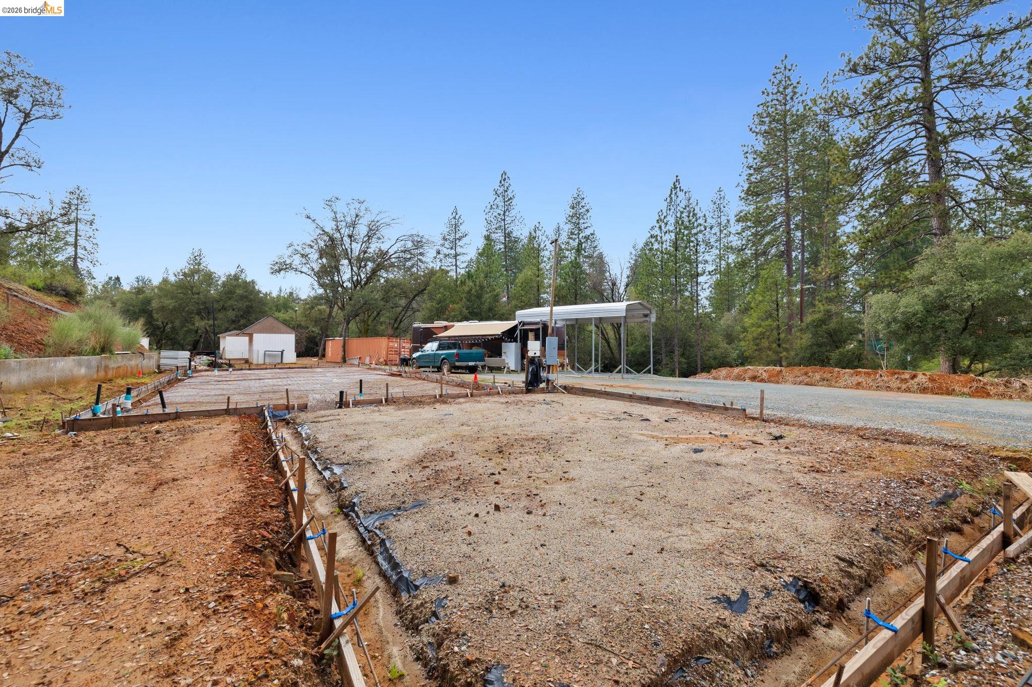 21901 Sawmill Flat Road Sonora, CA 95370 - Photo 2 of 24 a view of a yard with horses