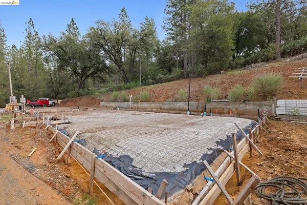 a view of a yard in a balcony