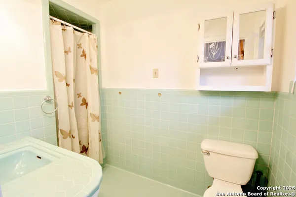 $2,500 | 113 Adobe Drive, Castle Hills, TX 78213