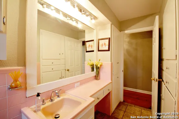 $2,500 | 113 Adobe Drive, Castle Hills, TX 78213