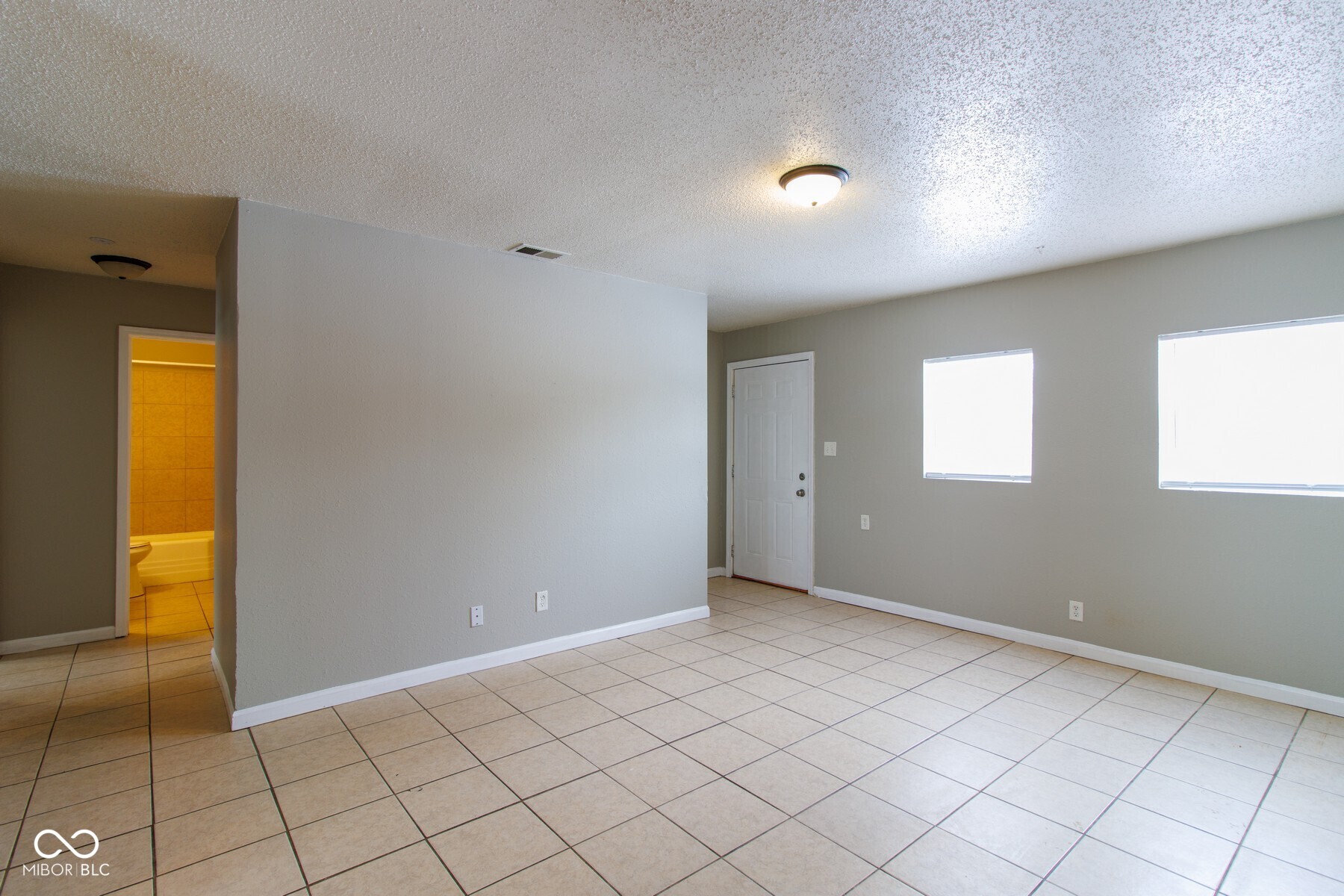 6213 Commodore Drive Indianapolis, IN 46219 - Photo 3 of 16