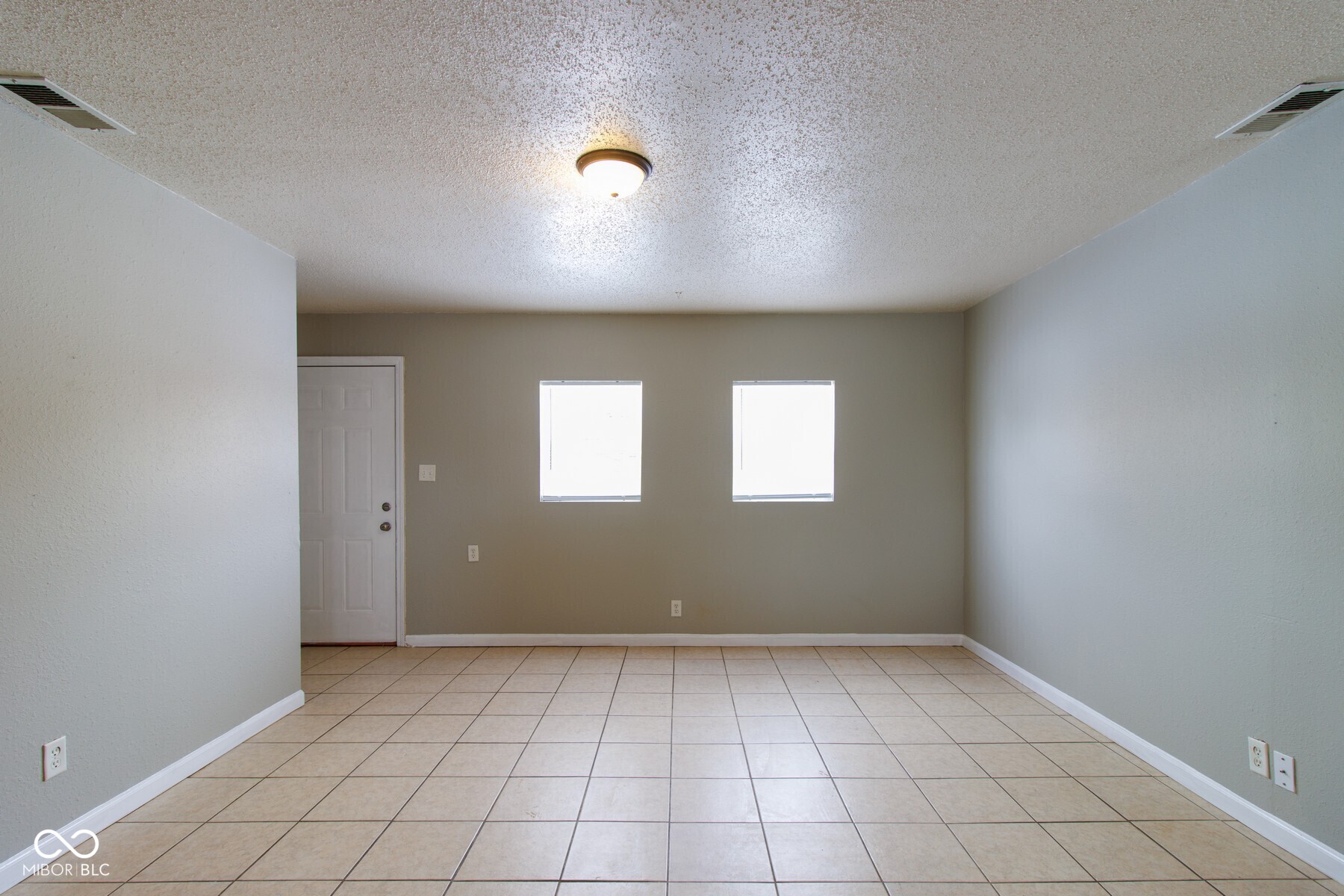 6213 Commodore Drive Indianapolis, IN 46219 - Photo 4 of 16