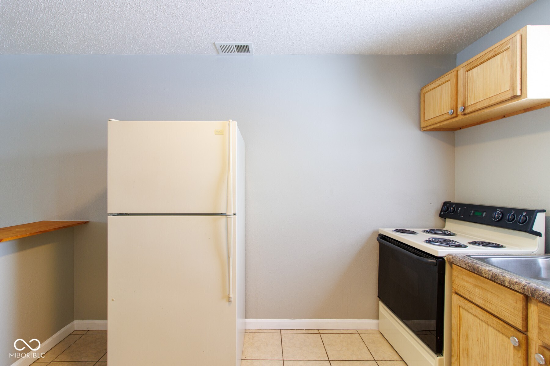 6213 Commodore Drive Indianapolis, IN 46219 - Photo 6 of 16