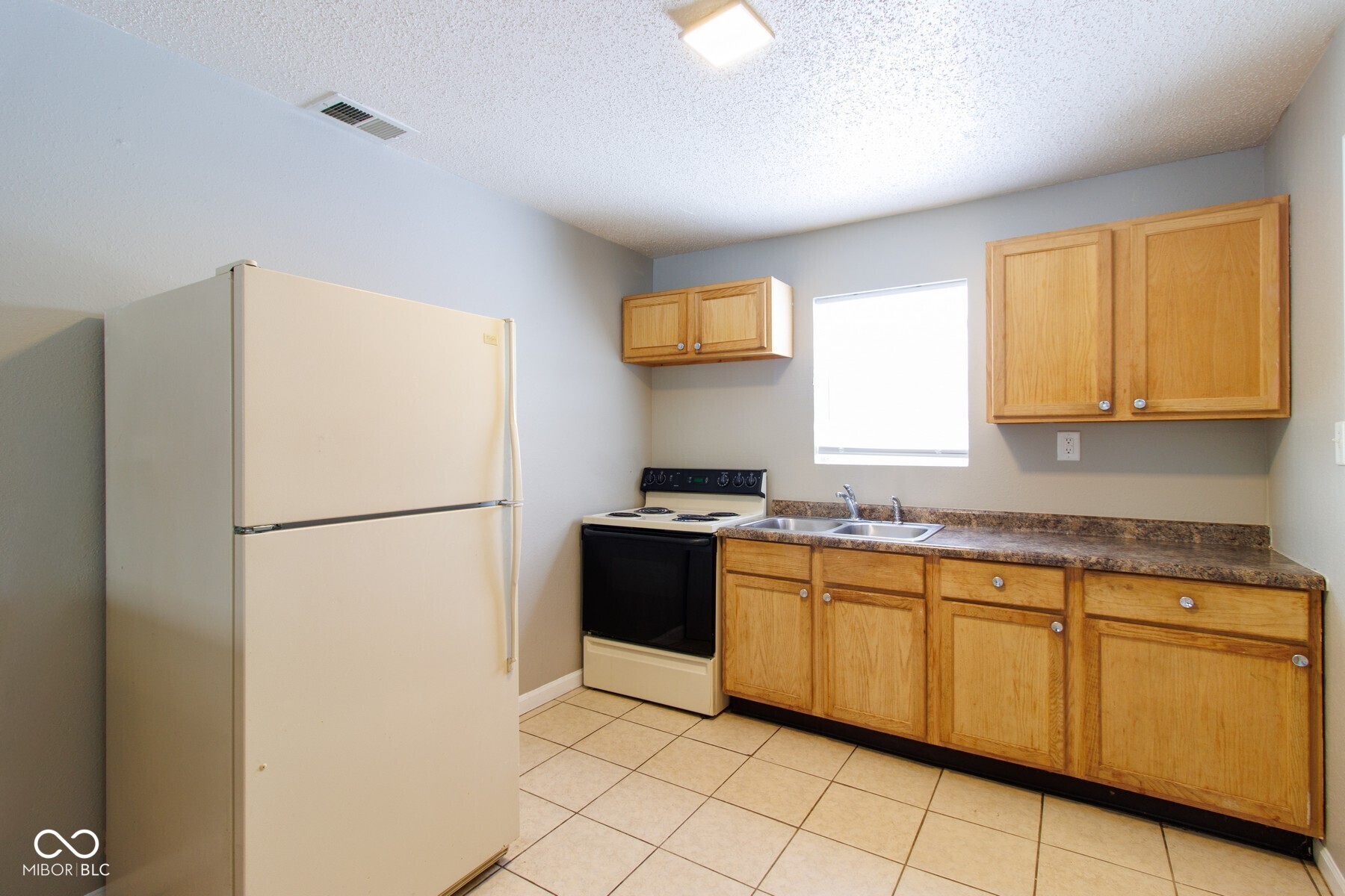 6213 Commodore Drive Indianapolis, IN 46219 - Photo 7 of 16