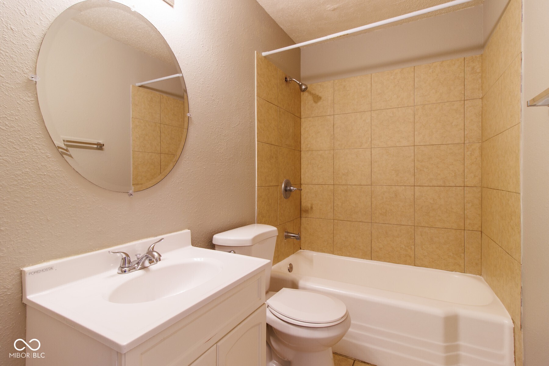 6213 Commodore Drive Indianapolis, IN 46219 - Photo 10 of 16