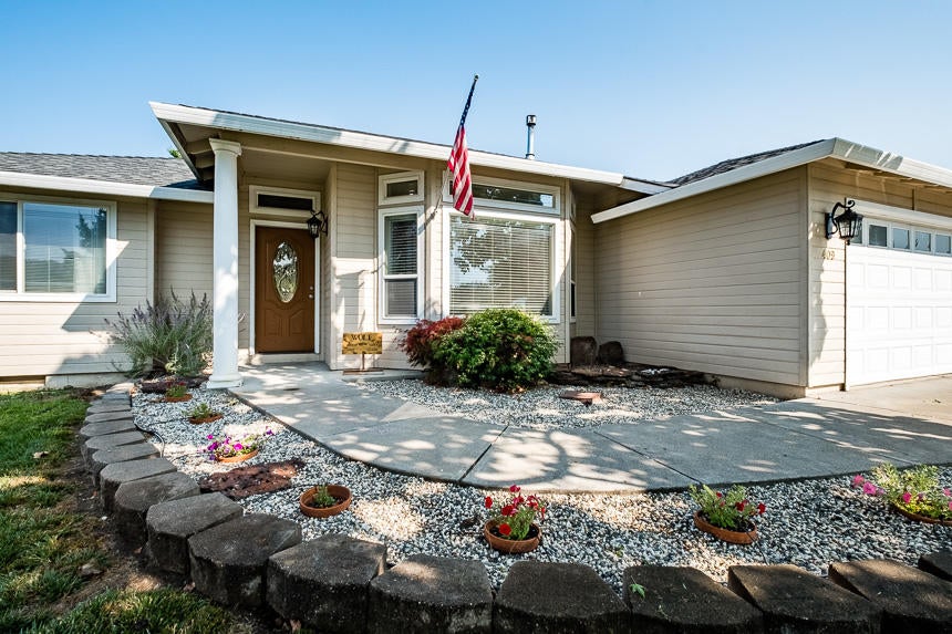 409 Montclair Way Eagle Point, OR 97524 - Photo 4 of 27 409 Montclair-5