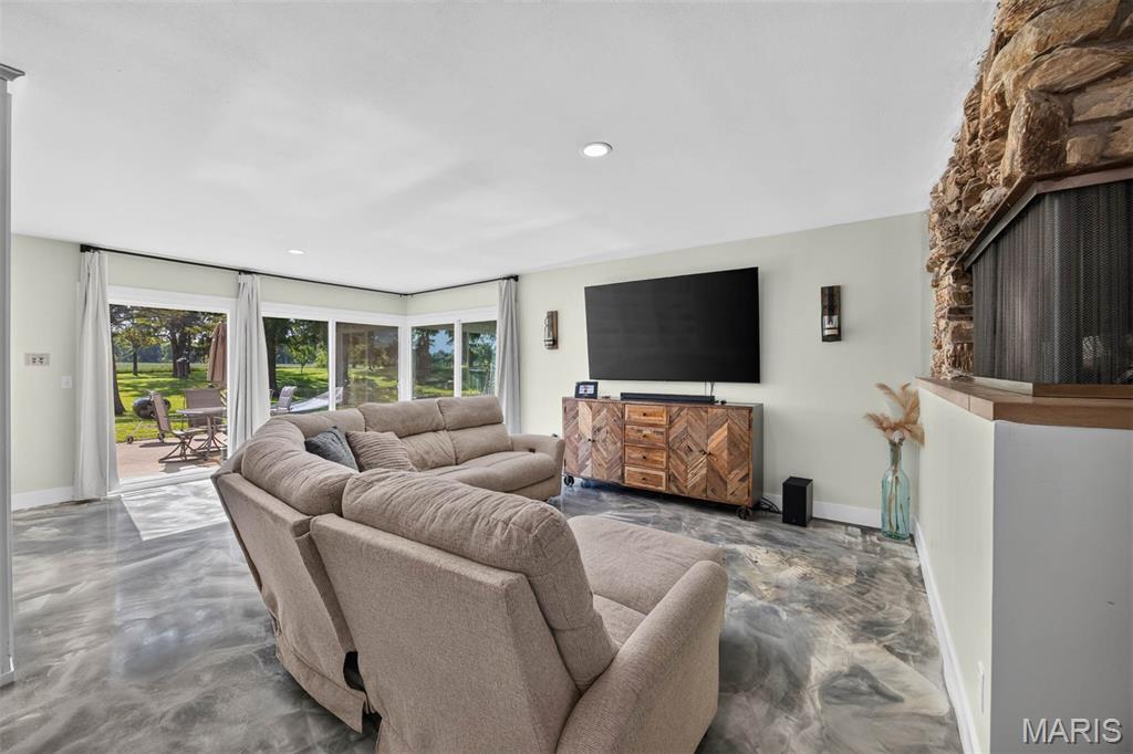 13750 Kayser Road Highland, IL 62249 - Photo 11 of 49 Gallery Image 11