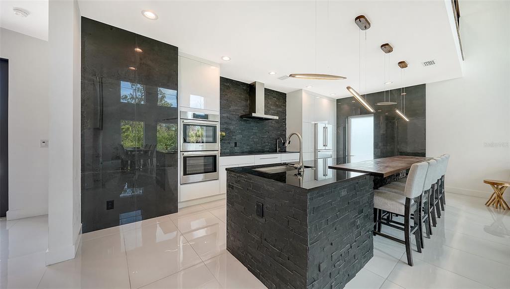 327 Roberts Road Nokomis, FL 34275 - Photo 11 of 51 Gallery Image 11