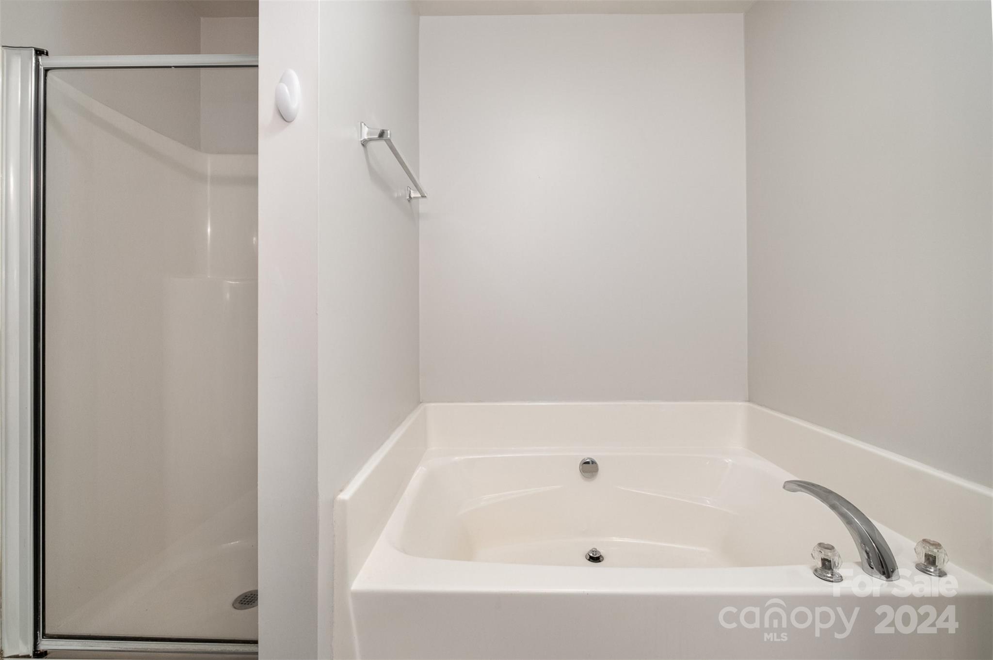 2149 Midnight Blue Lane Fort Mill, SC 29708 - Photo 23 of 30 a bathroom with a bathtub