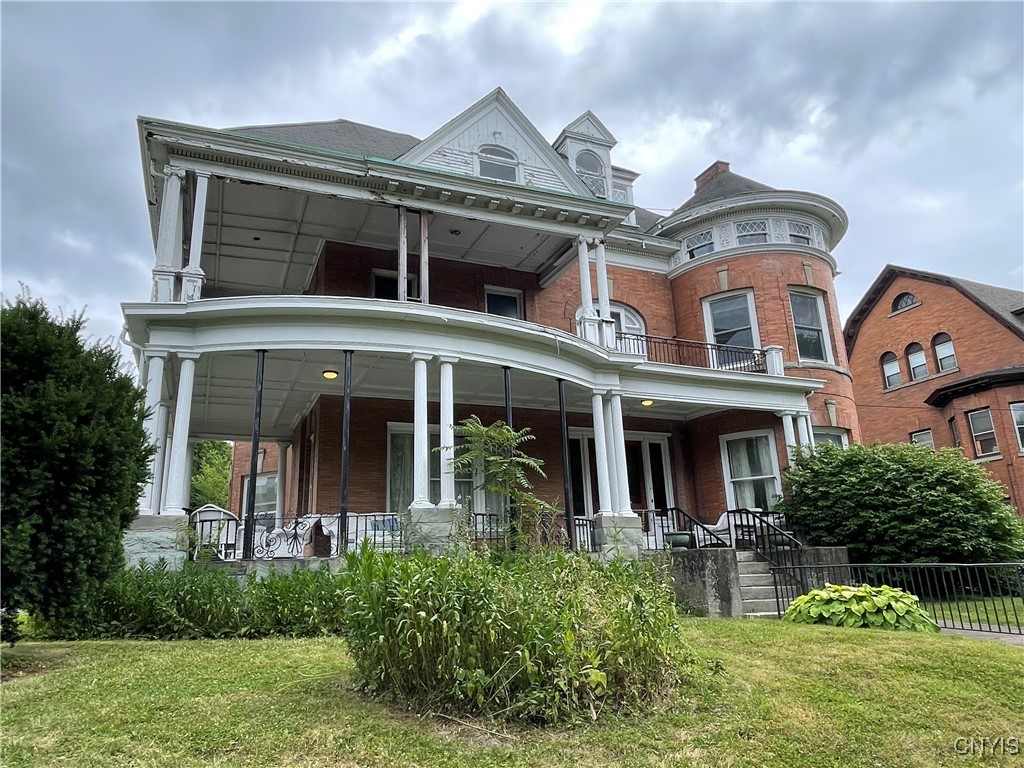 702 Danforth Street Syracuse, NY 13208 - Photo 2 of 32