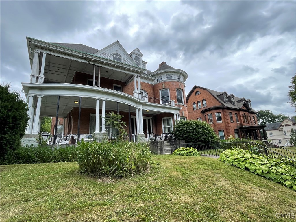 702 Danforth Street Syracuse, NY 13208 - Photo 3 of 32