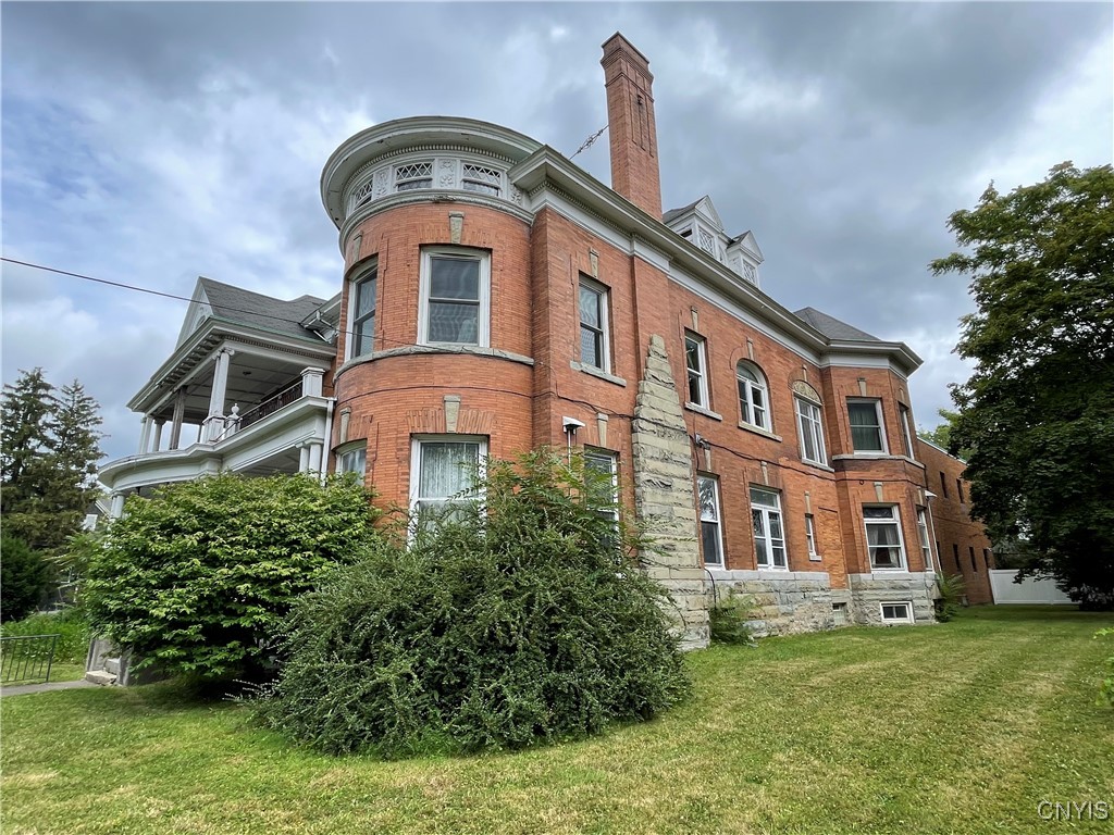 702 Danforth Street Syracuse, NY 13208 - Photo 5 of 32