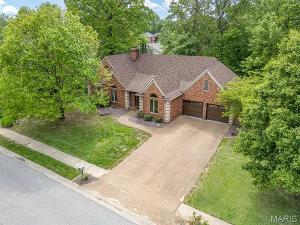$599,900 | 1005 Timberlake Drive, Edwardsville, IL 62025