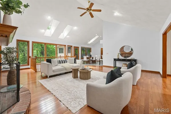 $599,900 | 1005 Timberlake Drive, Edwardsville, IL 62025