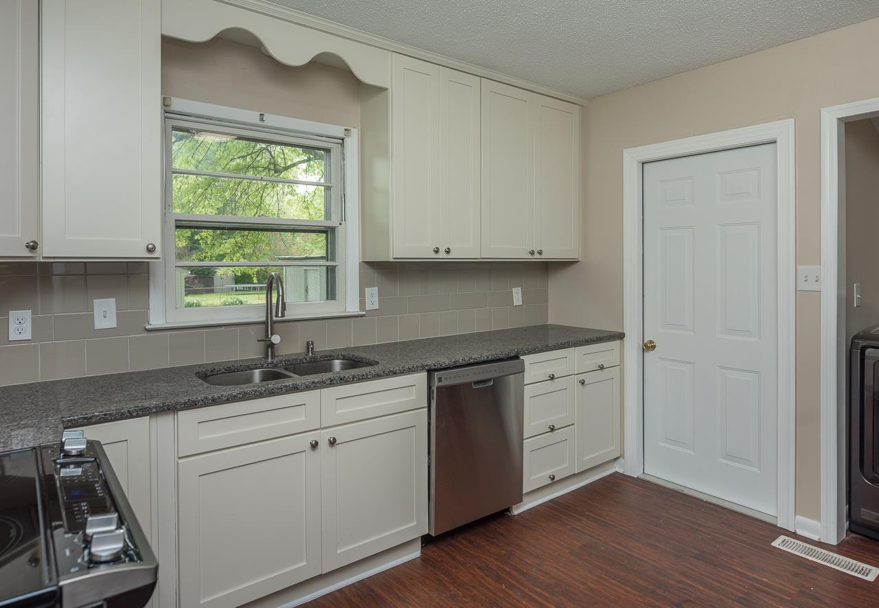 106 Crest Road Cary, NC 27513 - Photo 16 of 22 Photo 16