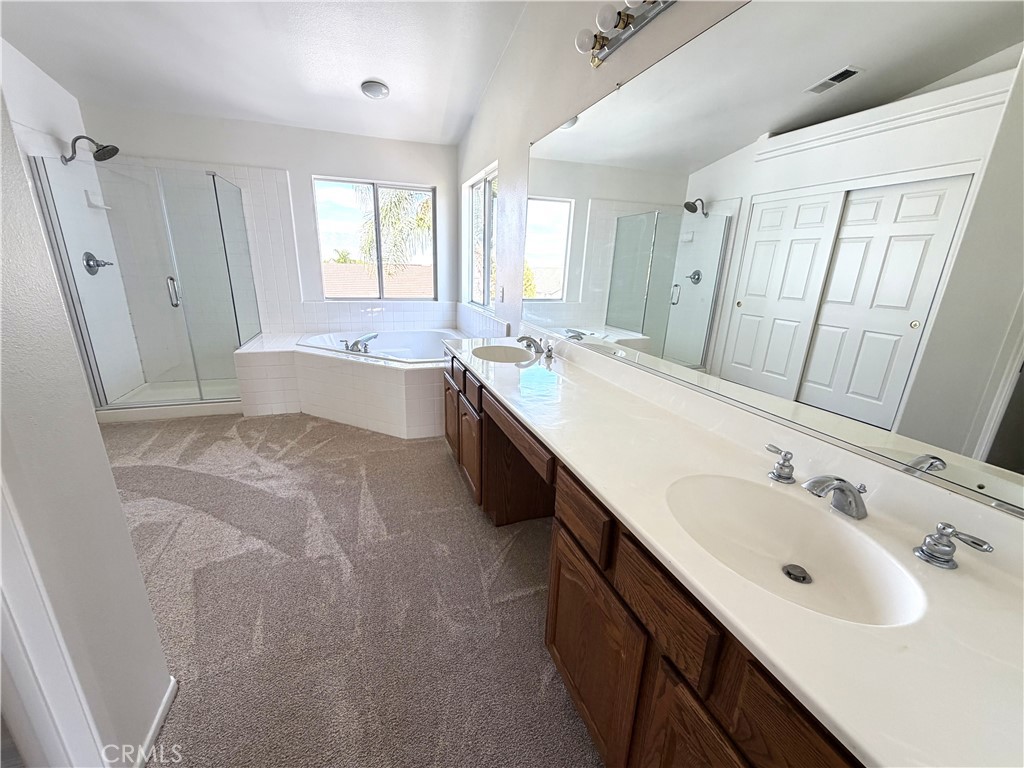 873 Greenridge Road Corona, CA 92882 - Photo 20 of 30 a spacious bathroom with a double vanity sink a mirror and a bathtub