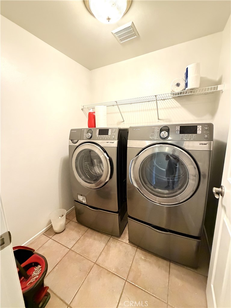 873 Greenridge Road Corona, CA 92882 - Photo 30 of 30 a utility room with dryer and washer