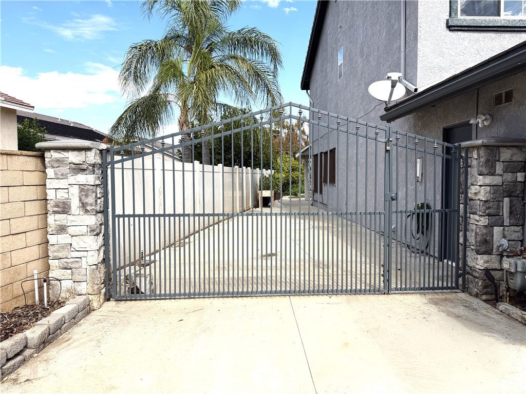 873 Greenridge Road Corona, CA 92882 - Photo 3 of 30 a view of entryway