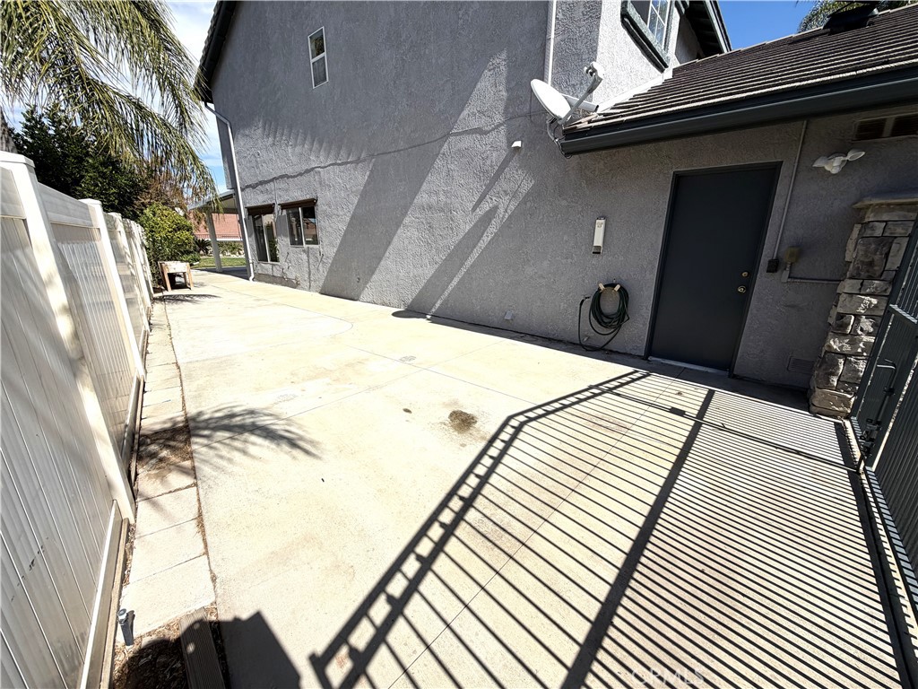 873 Greenridge Road Corona, CA 92882 - Photo 4 of 30