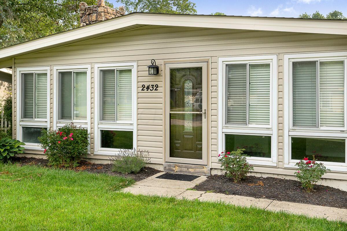 2432 Edgevale Road Columbus, OH 43221 - Photo 3 of 29