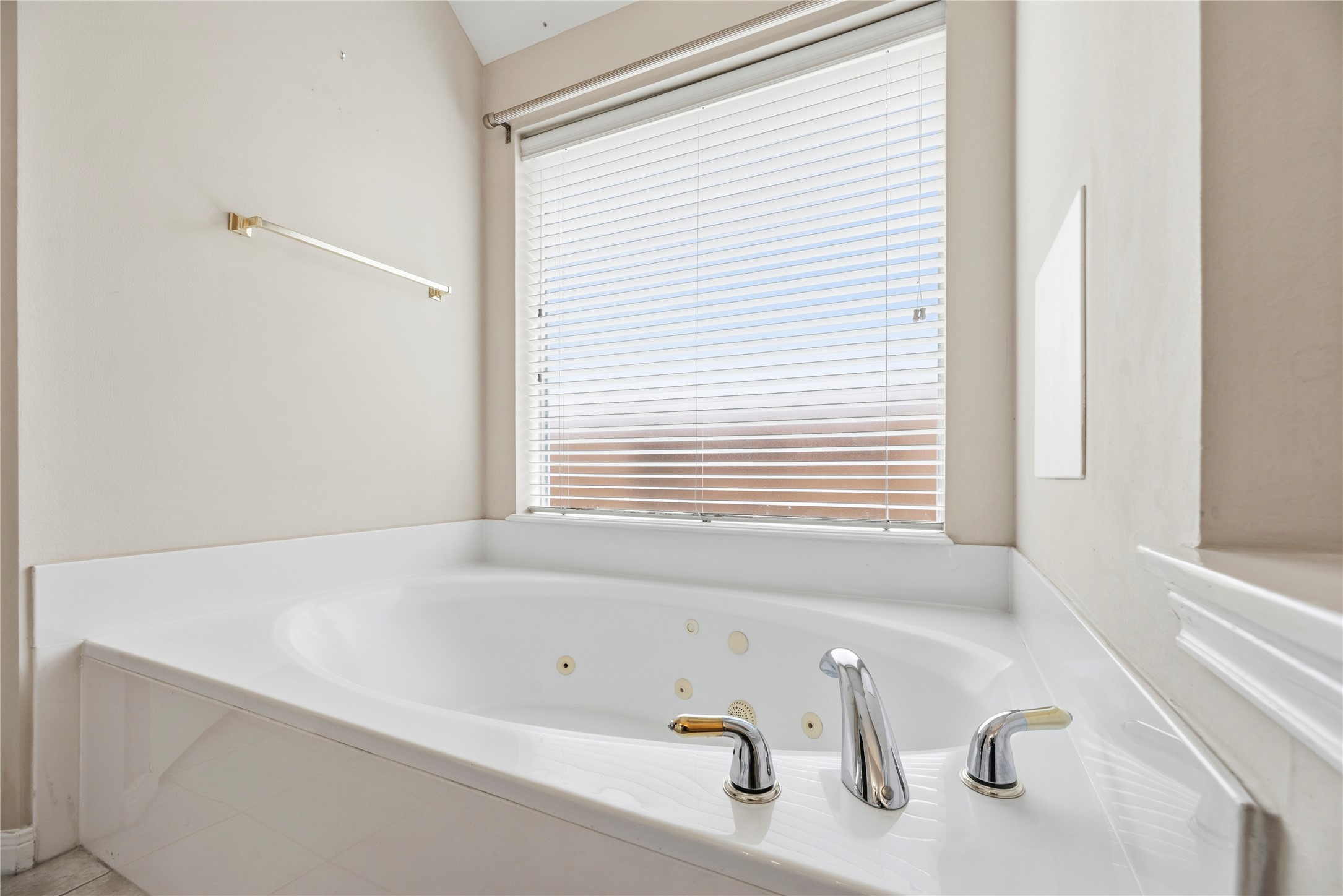 11619 Cedarvale Lane Tomball, TX 77377 - Photo 21 of 32 a bathroom with a bathtub and a sink