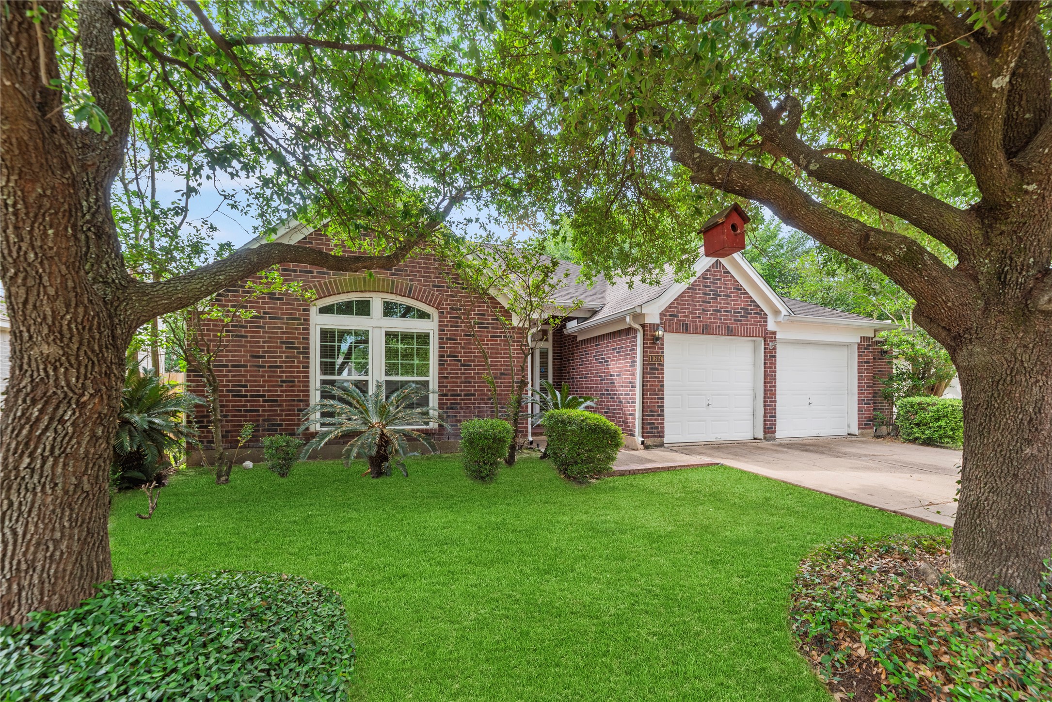 11619 Cedarvale Lane Tomball, TX 77377 - Photo 31 of 32 a front view of a house with garden