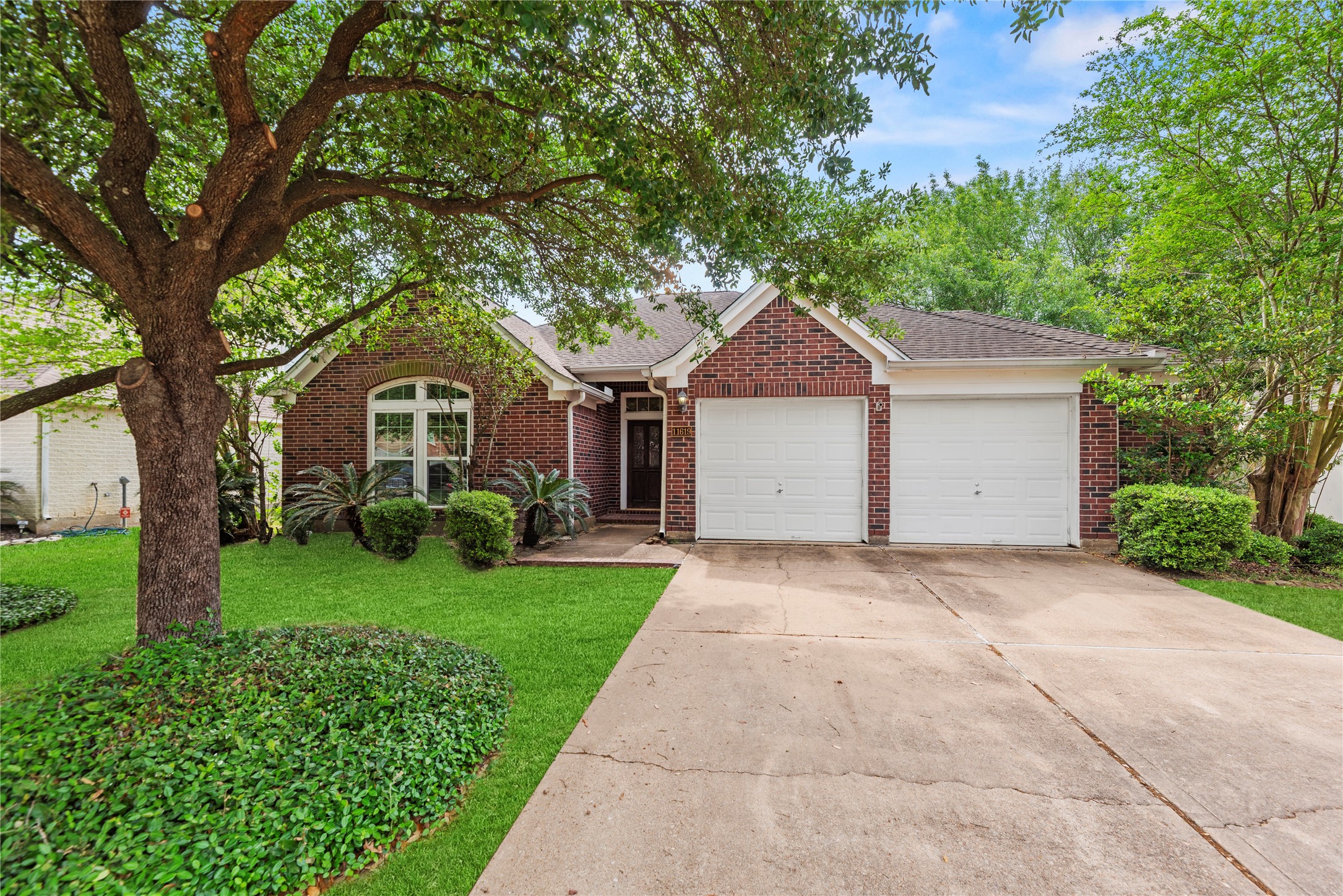 11619 Cedarvale Lane Tomball, TX 77377 - Photo 32 of 32 a front view of a house with a yard