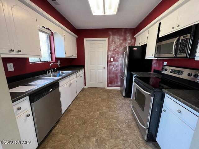 807 Stately Pines Road New Bern, NC 28560 - Photo 2 of 14 Kitchen View 1
