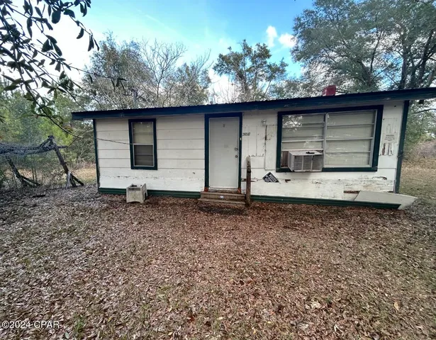 $300,000 | 286 Ne Creek, Grand Ridge, FL 32442