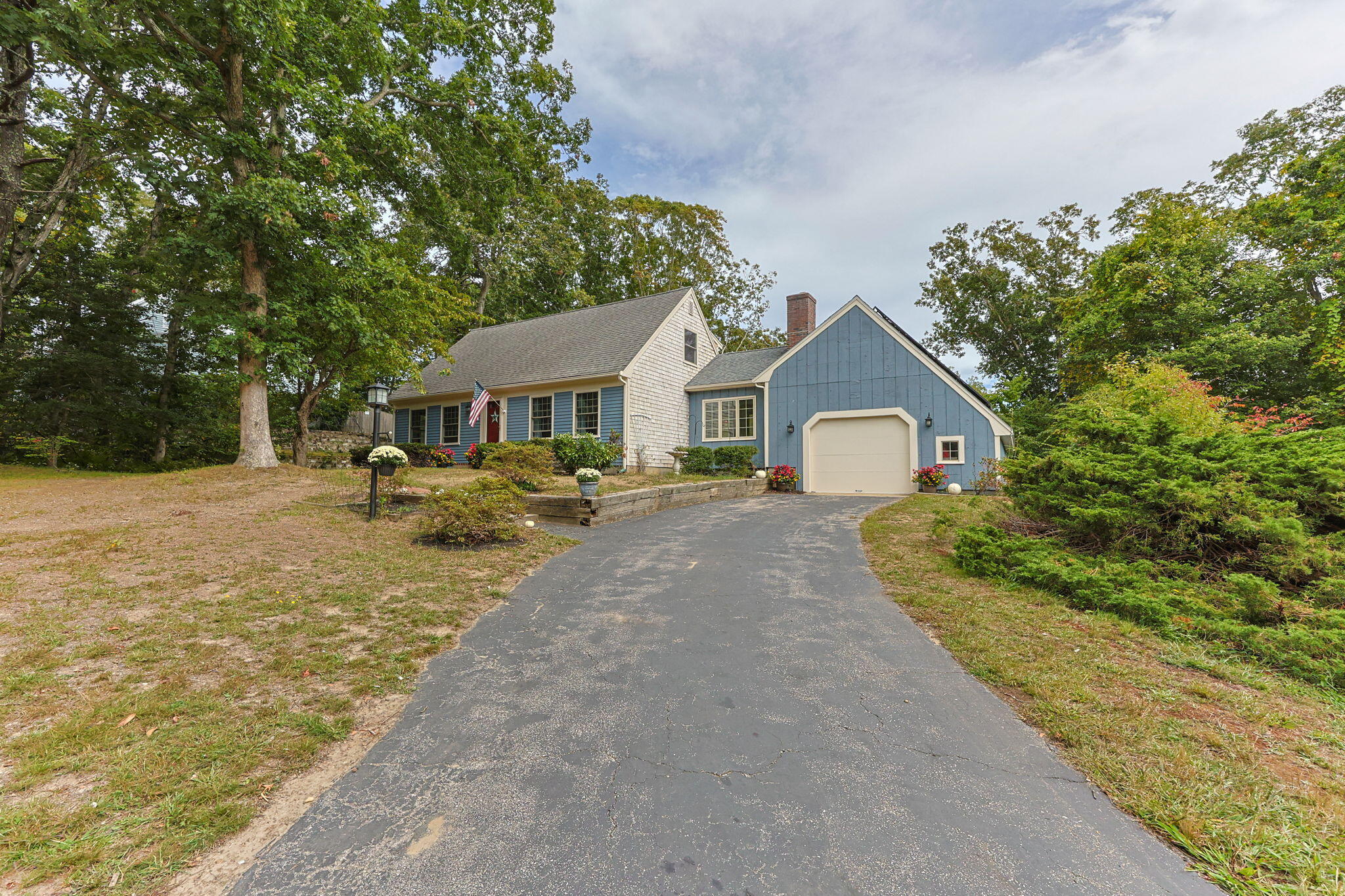 7 Horseshoe Circle Sandwich, MA 02563 - Photo 7 of 92 a front view of a house with garden