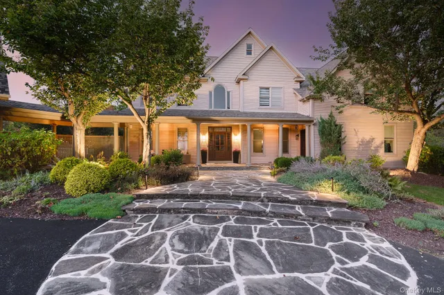 a view of an house with backyard and trees