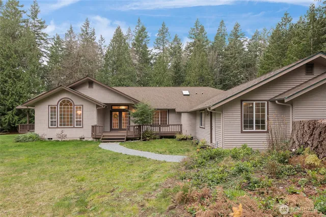 $889,000 | 250 South Saylor Road, Camano Island, WA 98282