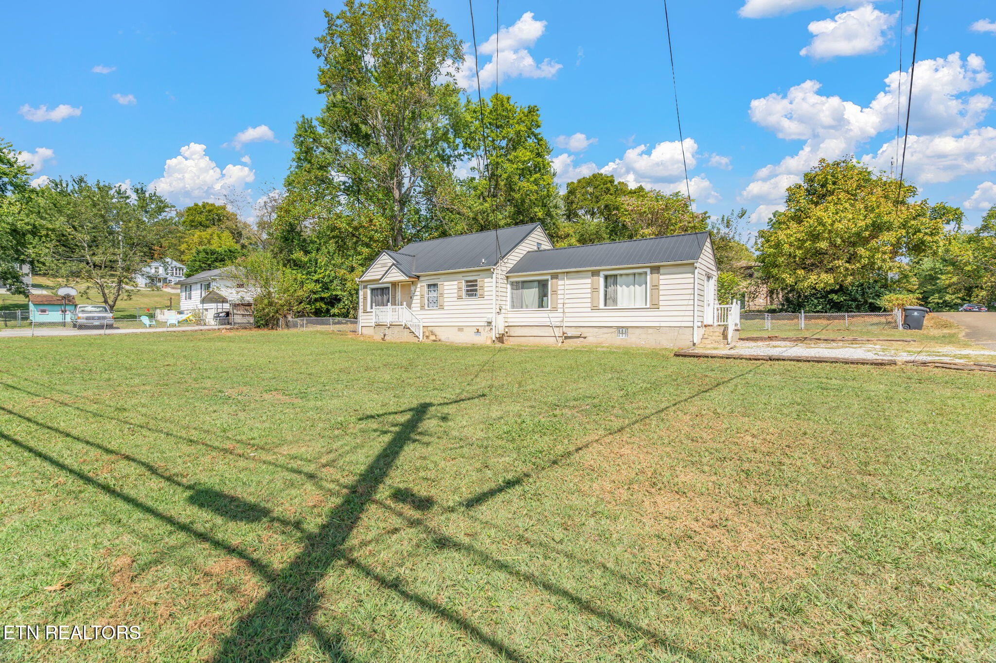 1516 Spring Hill Road Knoxville, TN 37914 - Photo 2 of 32 Gallery Image 2