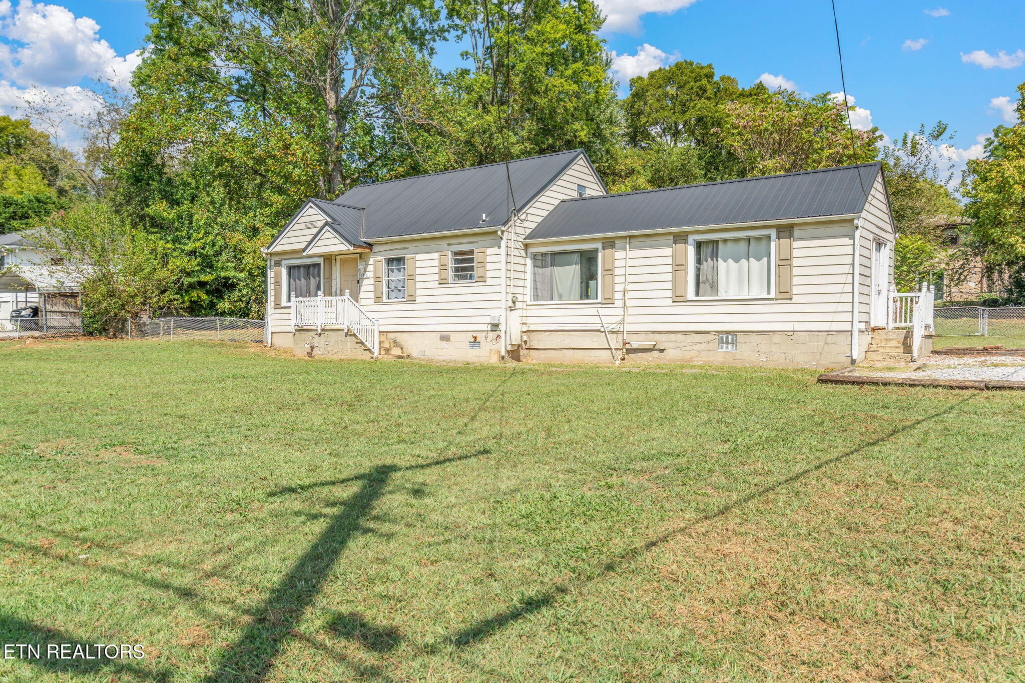 1516 Spring Hill Road Knoxville, TN 37914 - Photo 3 of 32 Gallery Image 3