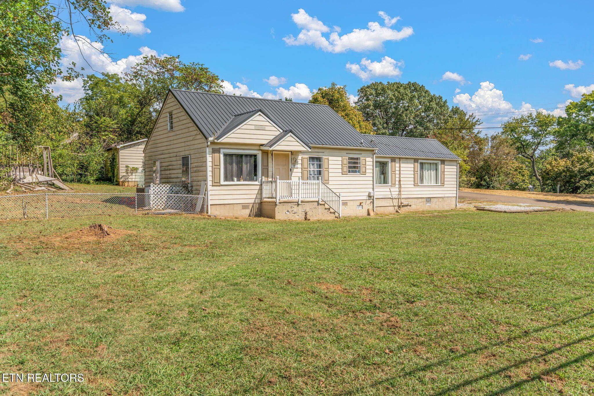 1516 Spring Hill Road Knoxville, TN 37914 - Photo 5 of 32 Gallery Image 5