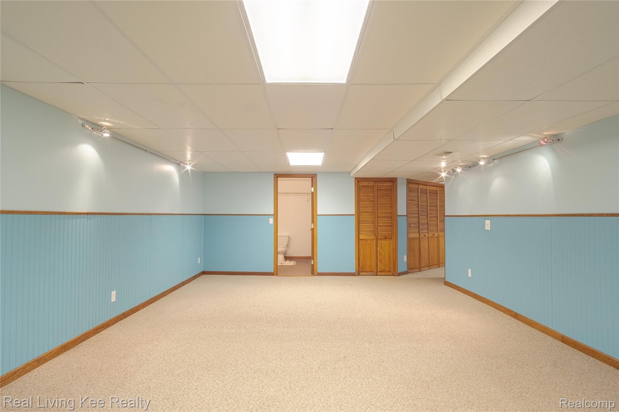 2200 Rochelle Park Drive Rochester, MI 48309 - Photo 42 of 49 Interiors (38 of 41).jpg