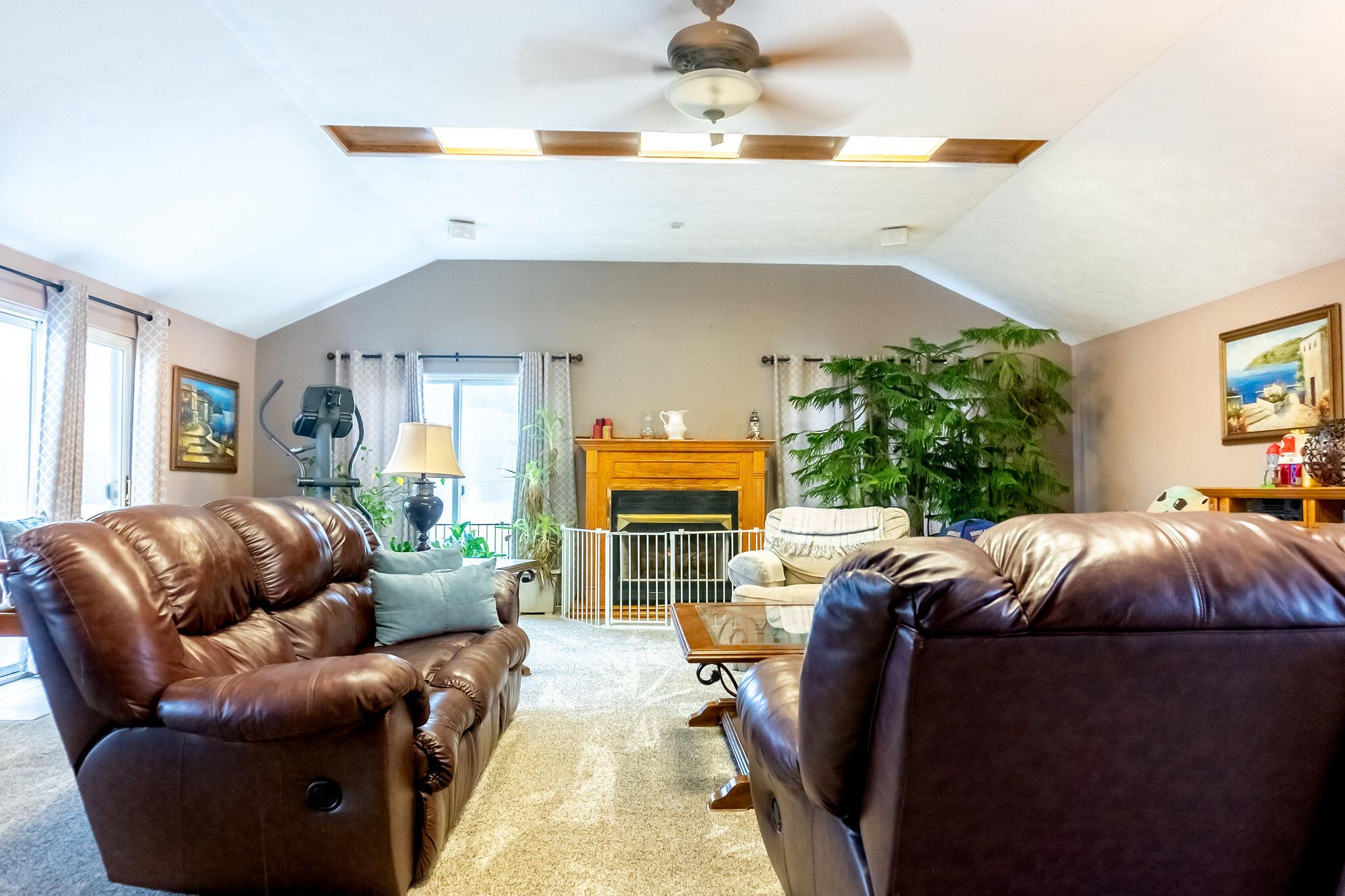 1514 Crissinger Road Marion, OH 43302 - Photo 11 of 42 Second Family Room